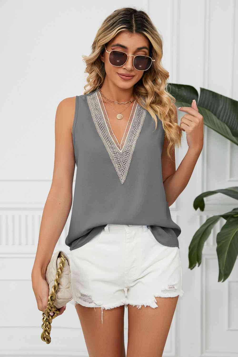 Contrast Trim Plunge Sleeveless Blouse