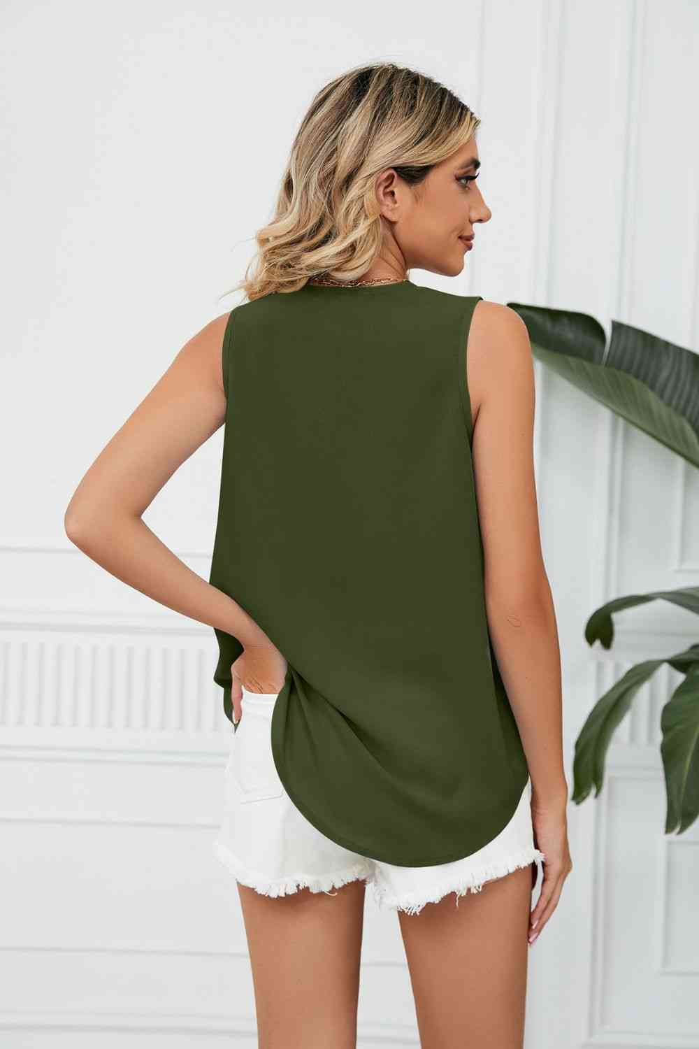 Contrast Trim Plunge Sleeveless Blouse